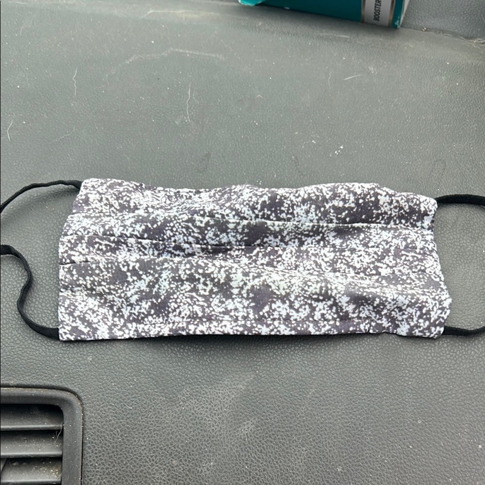 Athleta Black and White Face Mask